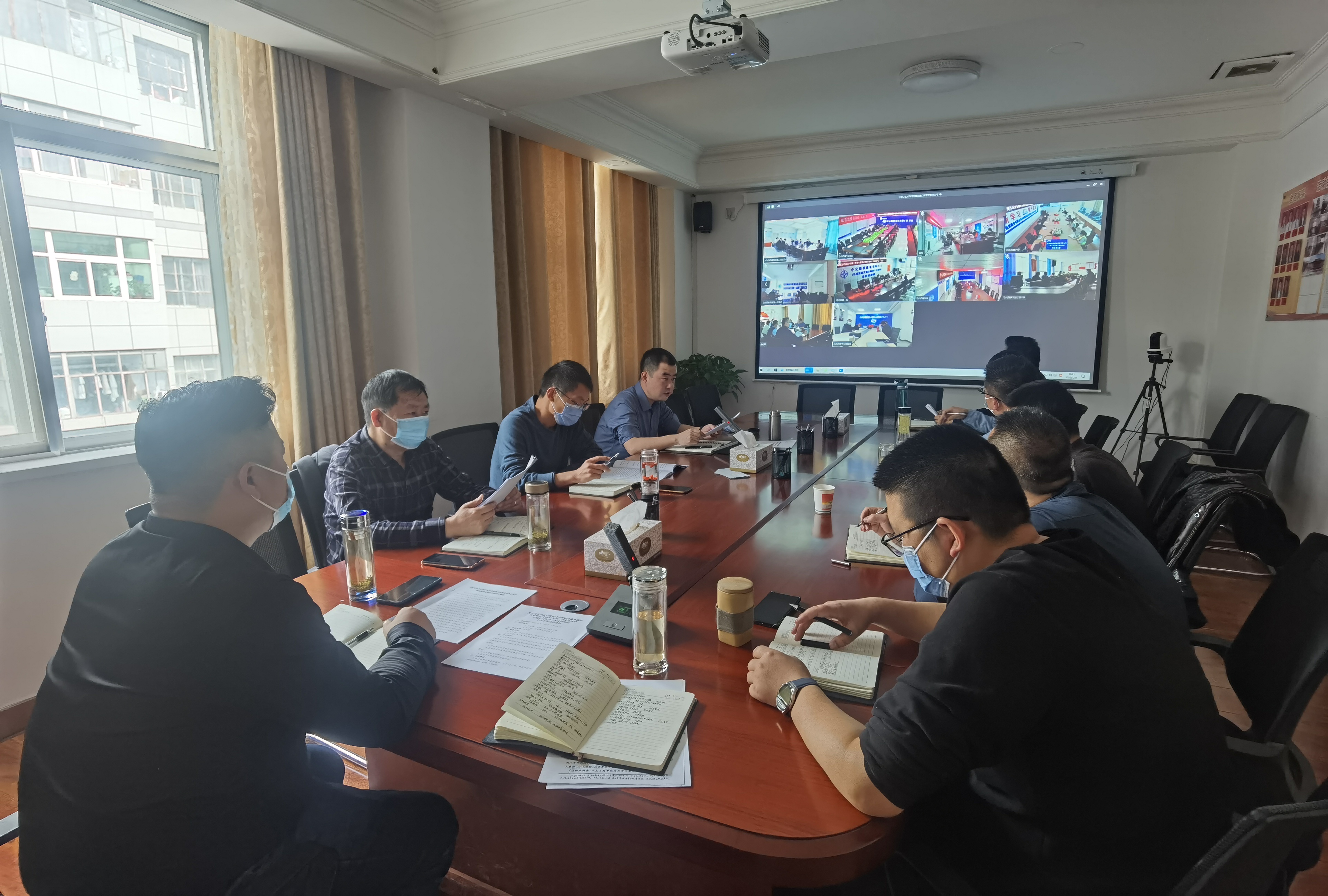 馬塢西寨項(xiàng)目組織召開第二次安全領(lǐng)導(dǎo)小組會(huì)議暨疫情防控工作視頻會(huì)(1).jpg 馬塢西寨項(xiàng)目組織召開第二次安全領(lǐng)導(dǎo)小組會(huì)議暨疫情防控工作視頻會(huì)(1).jpg
